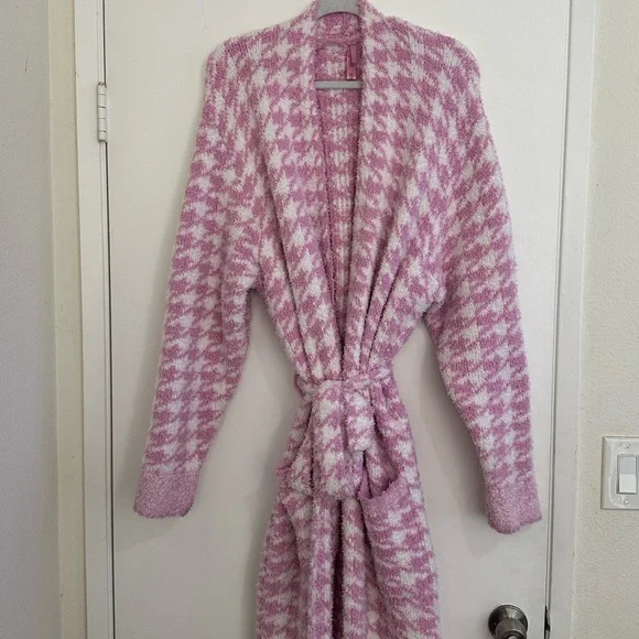 SKIMS Pink Houndstooth Cozy Robe - Picture 3 of 9